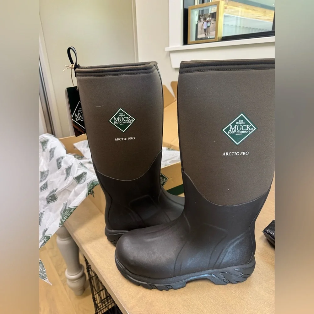 Muck men’s arctic pro insulated boots. Brown. Brand new  with tags. Size 10